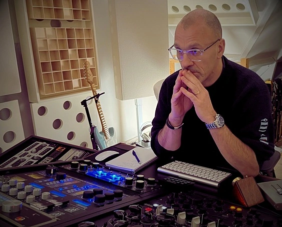 The start of the Human mastering process. L'émotion ressentie à travers l'écoute du mix guide l'intention que l'on va créer.